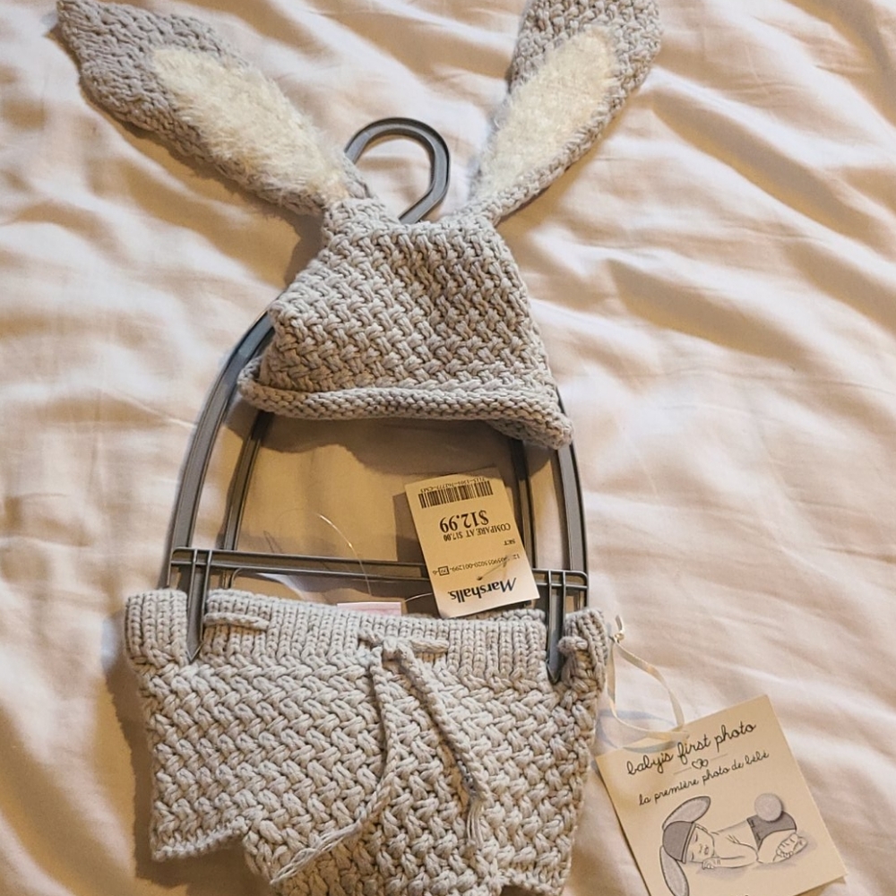 New born baby's first photo outfit